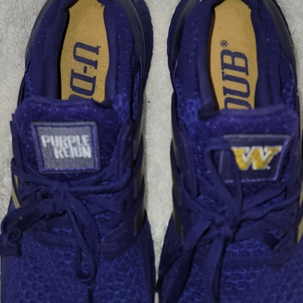 Washington Huskies adidas Ultraboost 1.0 DNA Running Shoe - Purple/Gold - Picture 2 of 9
